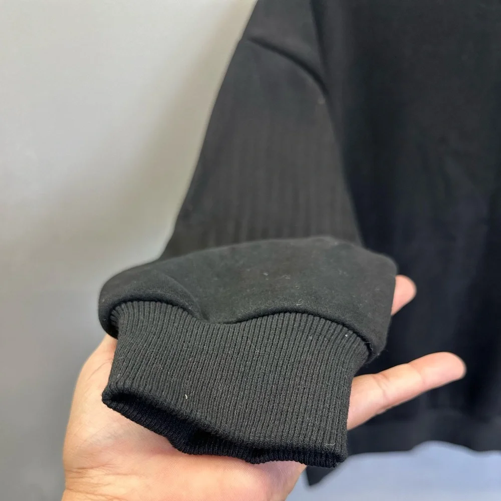 Men's Black Half-Zip Sweater <<15>>